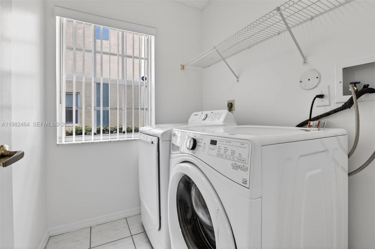 1281 NW 170th Ave, Pembroke Pines, FL 33028 Photo