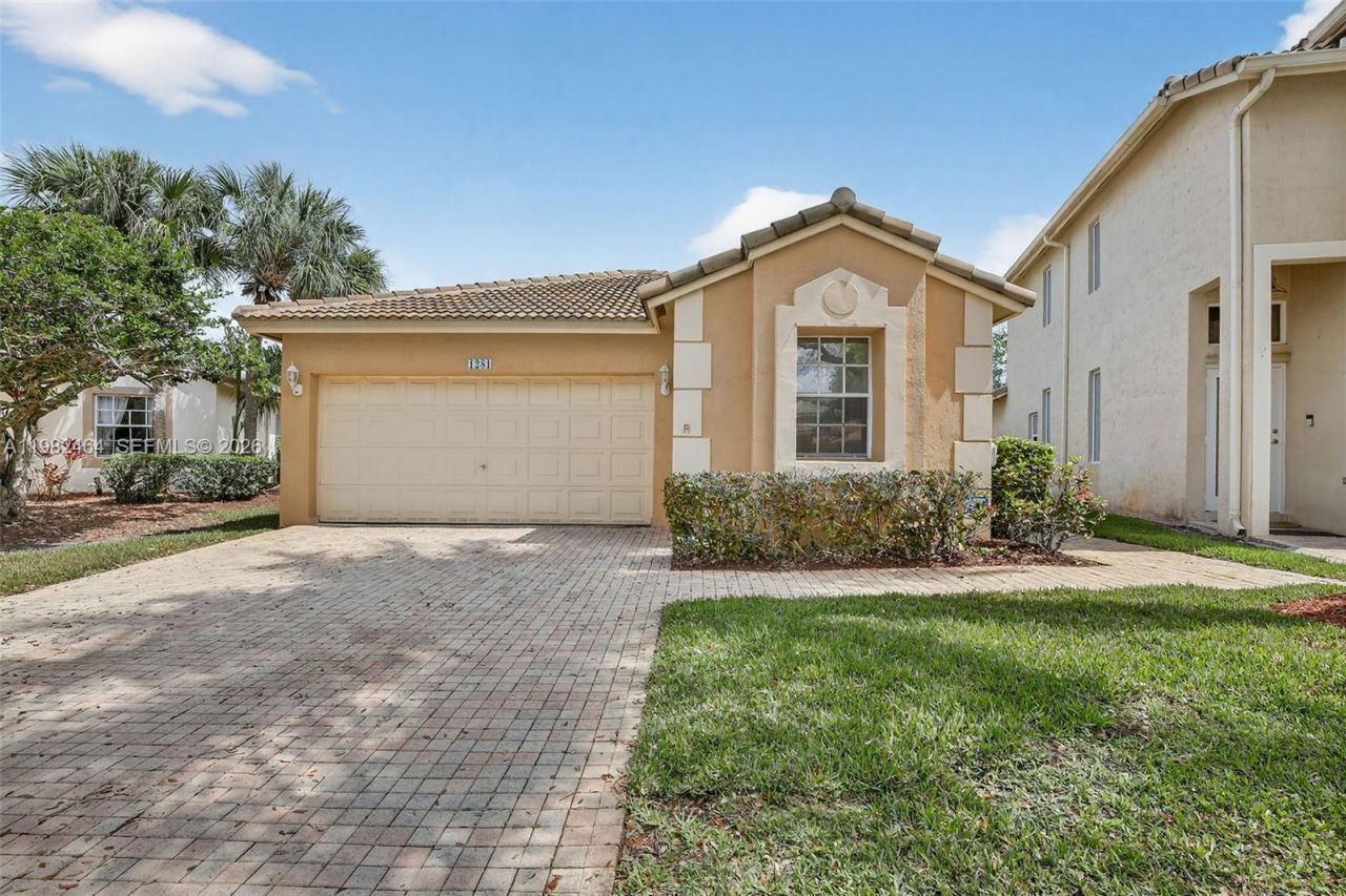 1281 NW 170th Ave, Pembroke Pines, FL 33028 Photo