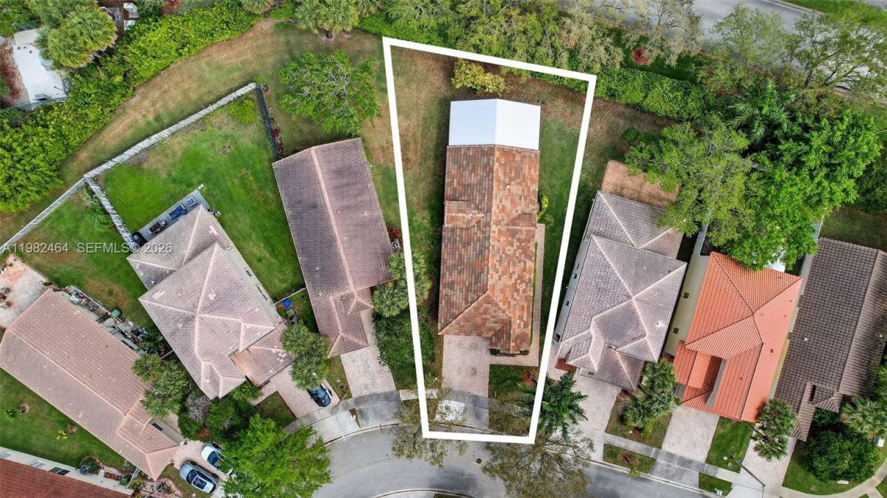 1281 NW 170th Ave, Pembroke Pines, FL 33028 Photo