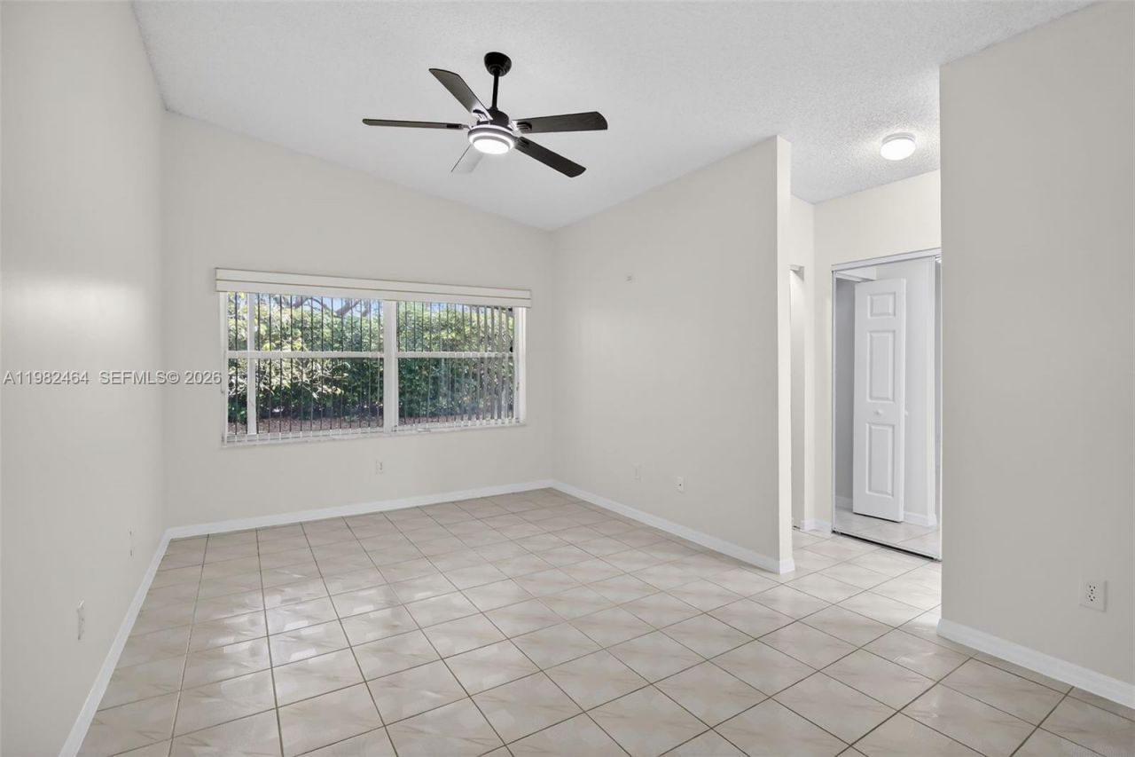 1281 NW 170th Ave, Pembroke Pines, FL 33028 Photo