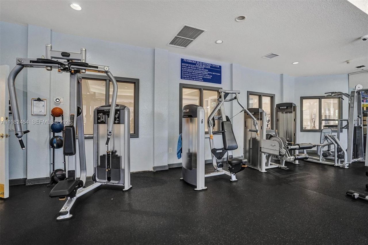 1281 NW 170th Ave, Pembroke Pines, FL 33028 Photo