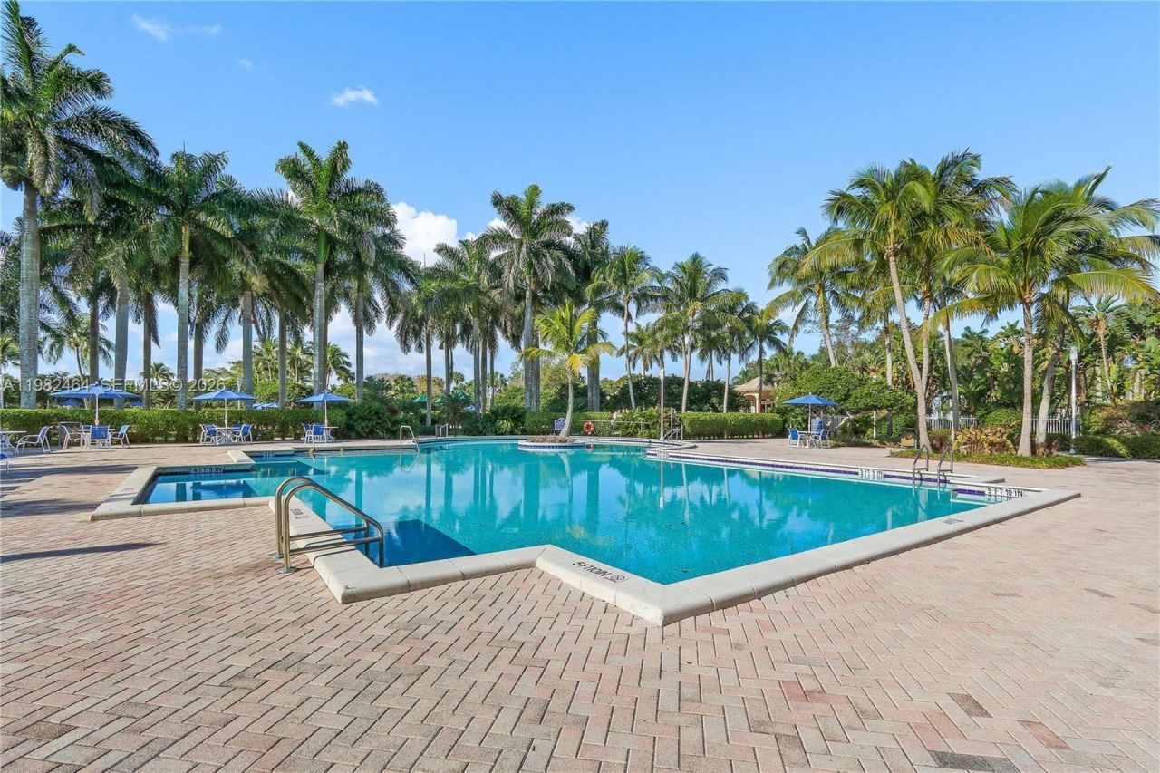 1281 NW 170th Ave, Pembroke Pines, FL 33028 Photo