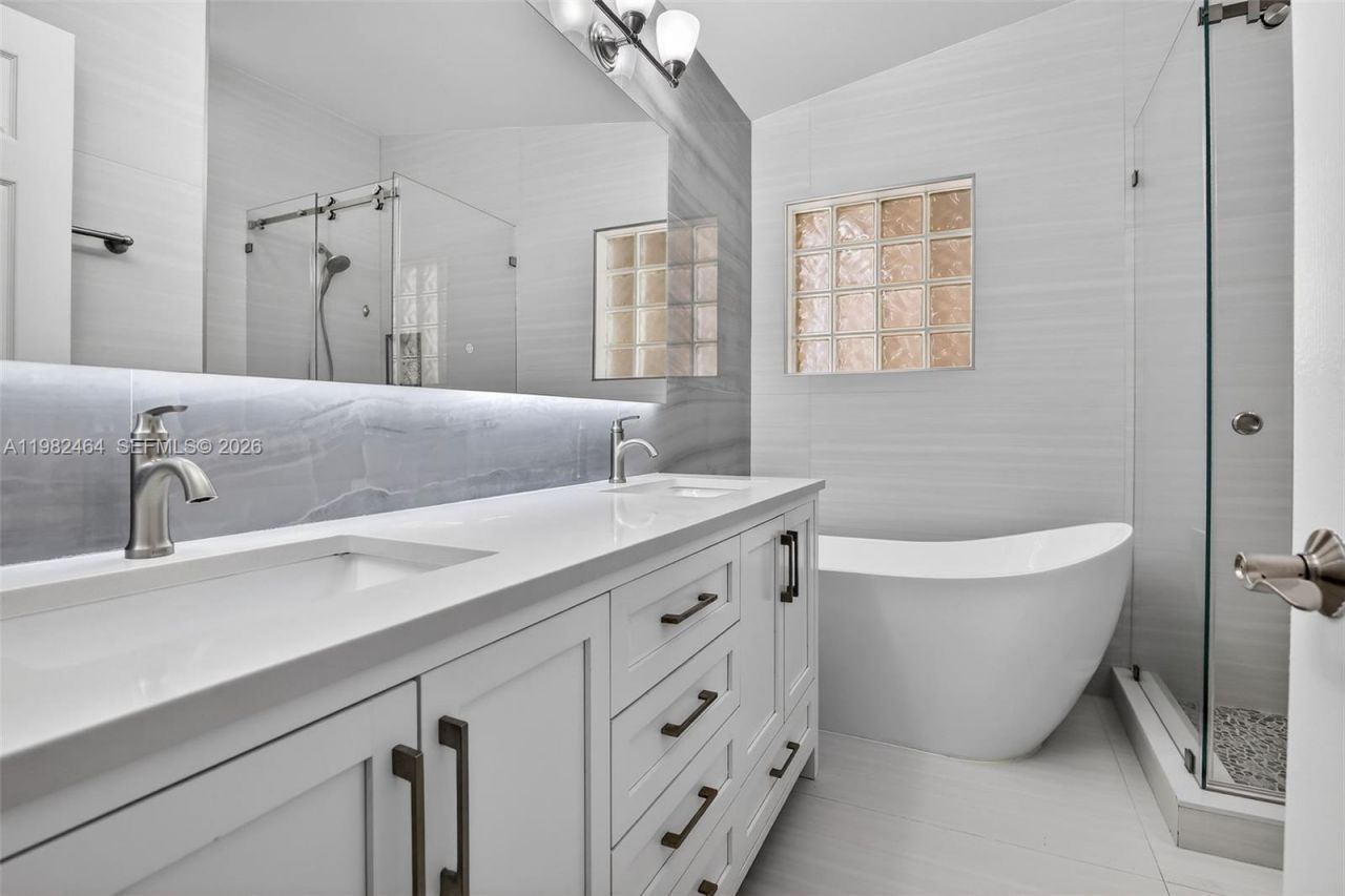 1281 NW 170th Ave, Pembroke Pines, FL 33028 Photo