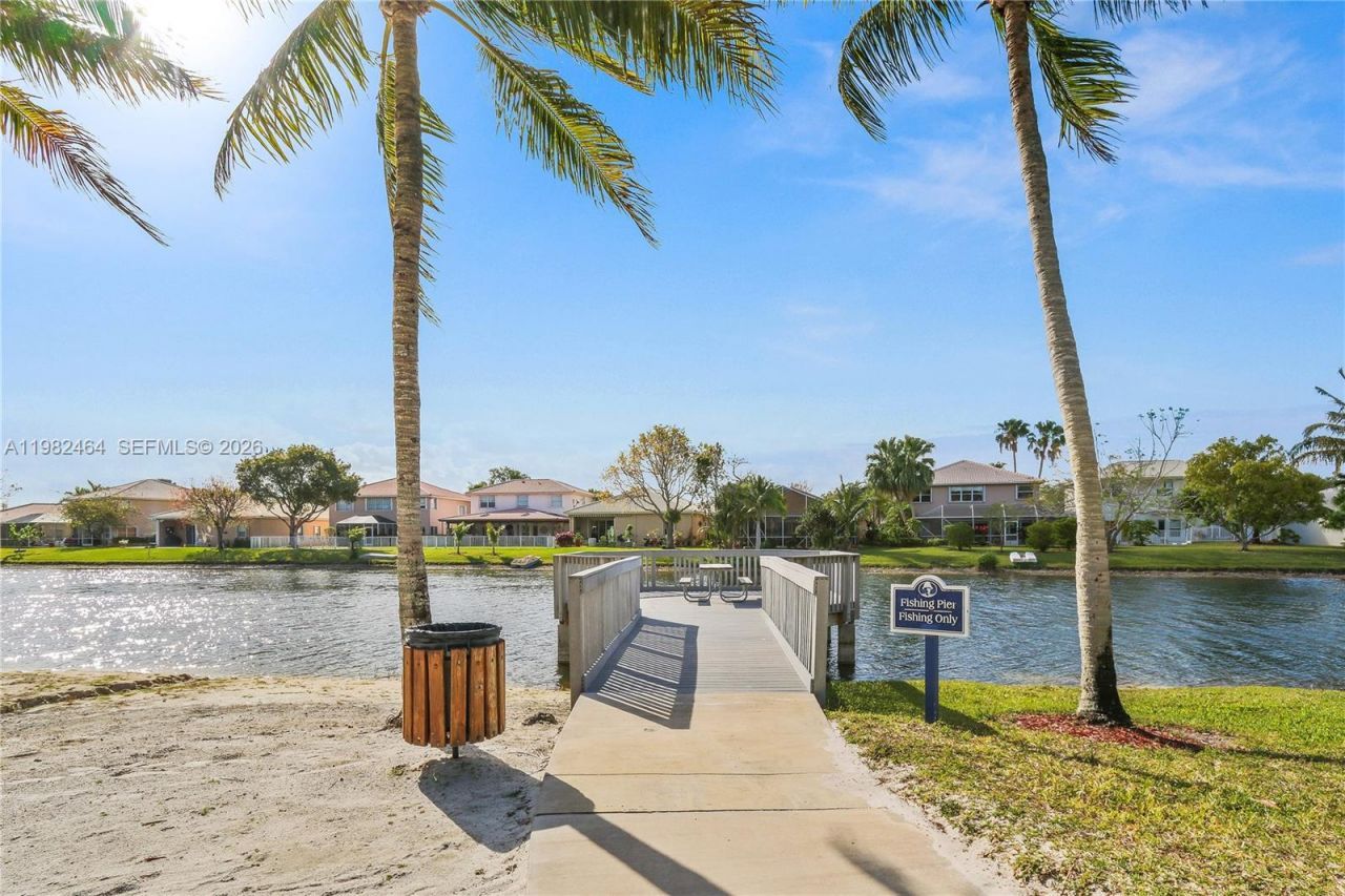 1281 NW 170th Ave, Pembroke Pines, FL 33028 Photo