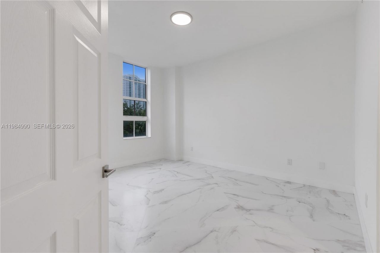 3001 NE 185th St , Unit 317, Aventura, FL 33180 Photo