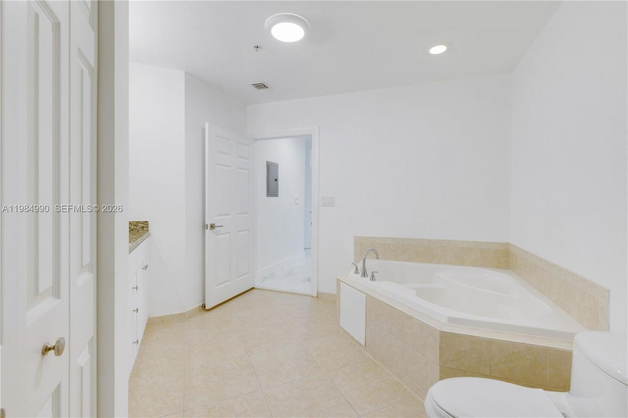 3001 NE 185th St , Unit 317, Aventura, FL 33180 Photo