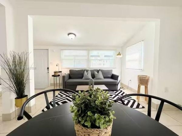 412 NW 95th St , Miami, FL 33150