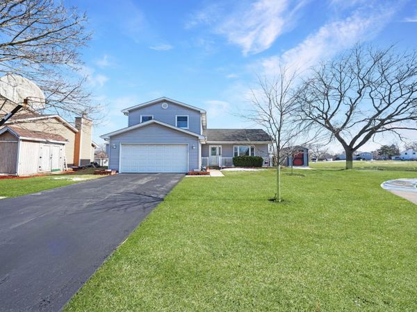 565 Edgebrook Court, Carol Stream, IL 60188