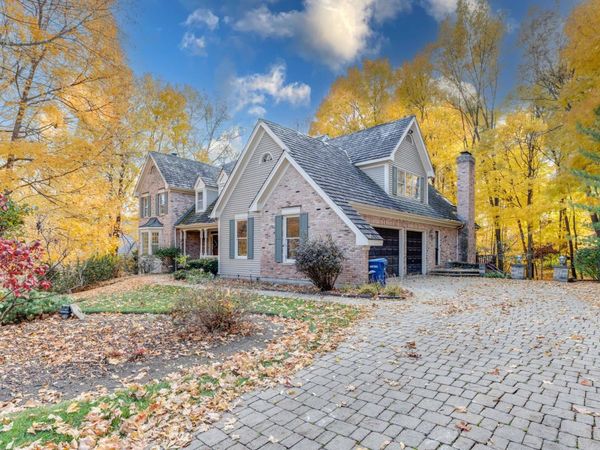 813 Fox Glen Drive, St. Charles, IL 60174