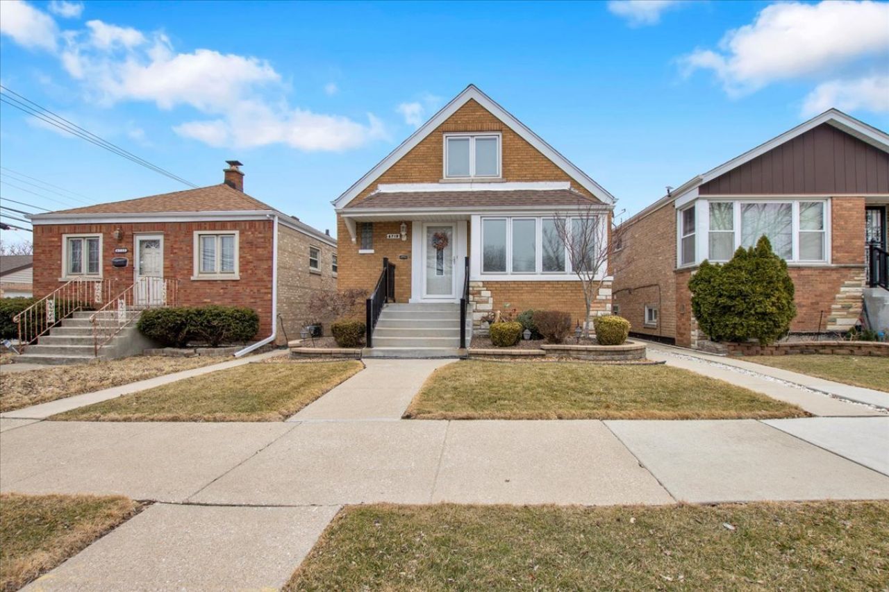 6719 S Keeler Avenue, Chicago, IL 60629 Main Photo