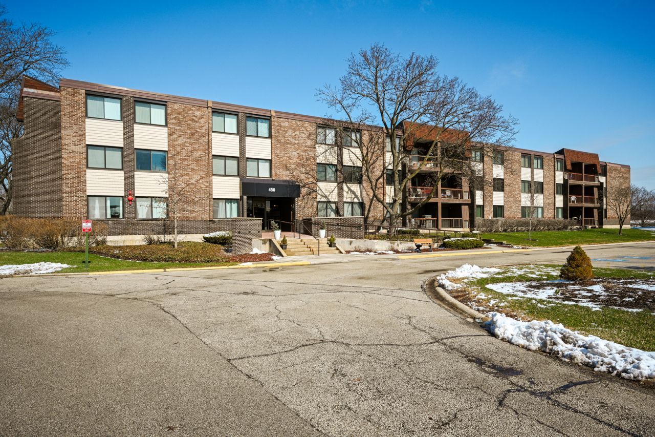 450 Raintree Court, Unit 3B, Glen Ellyn, IL 60137 Main Photo
