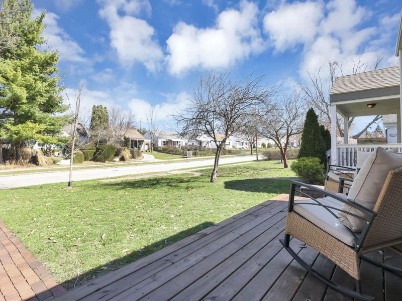 327 E Jeffrey Place, Columbus, OH 43214 Photo 9