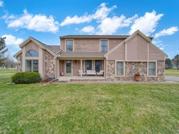 6132 Silkworth Boulevard, Jackson, MI 49201