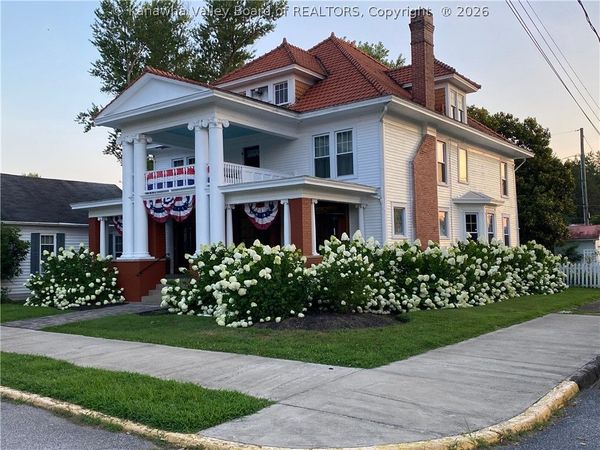 208 Henrietta Street, Ravenswood, WV 26164