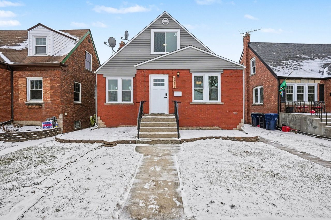 9312 S Francisco Avenue, Evergreen Park, IL 60805 Main Photo