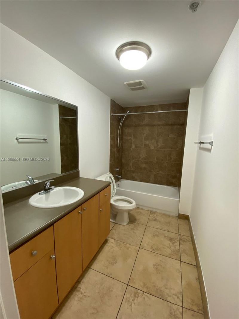 435 SW 12th Ave, Unit 605, Miami, FL 33130 Photo