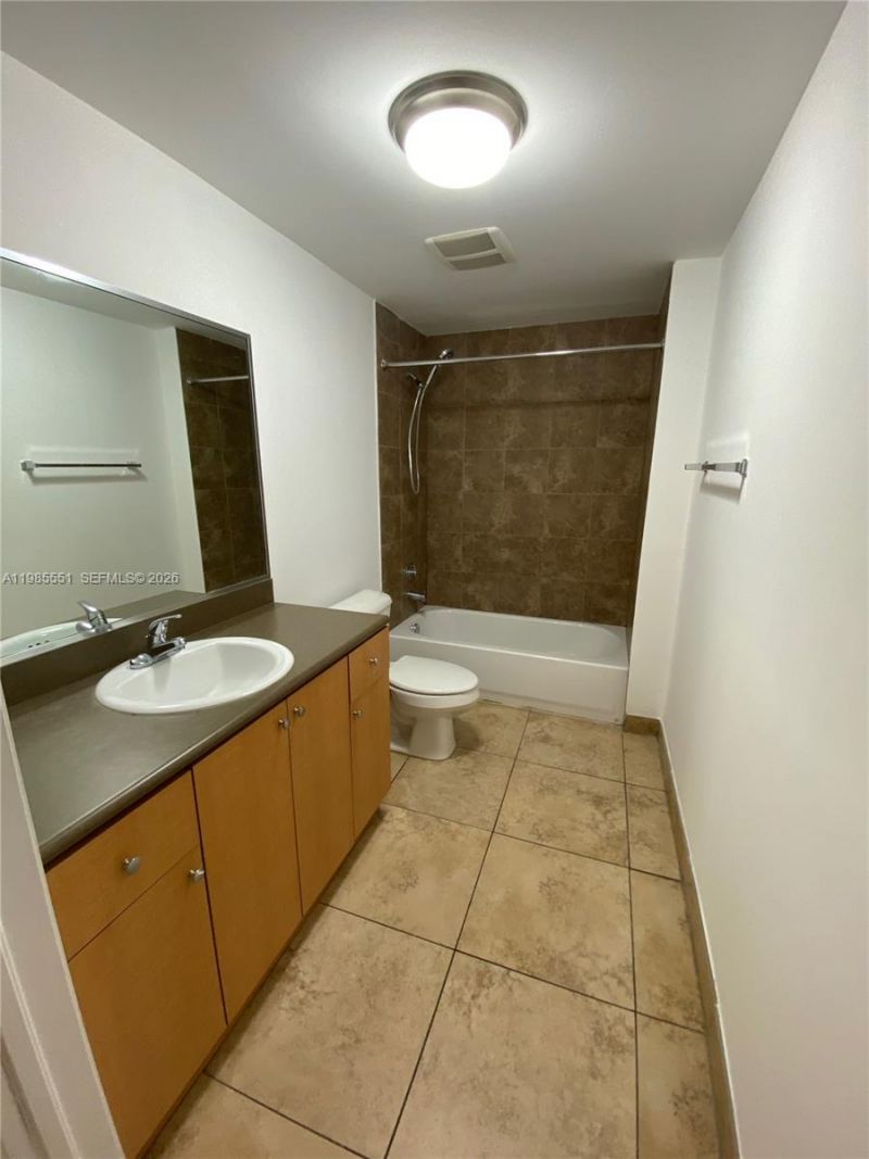 435 SW 12th Ave, Unit 605, Miami, FL 33130 Photo