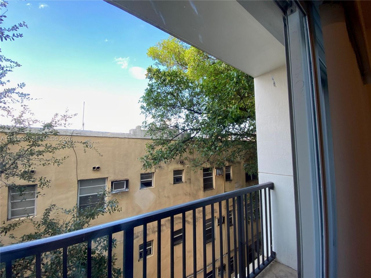 435 SW 12th Ave, Unit 605, Miami, FL 33130 Photo