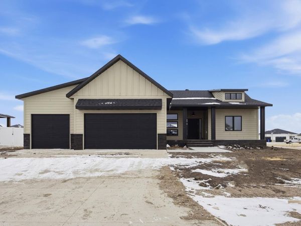4270 Bristlecone Loop S, Fargo, ND 58104