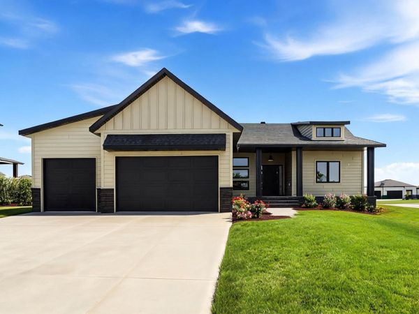 4270 Bristlecone Loop S, Fargo, ND 58104