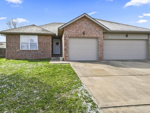 2504 W Brook Ridge Street, Springfield, MO 65803