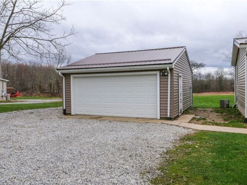 8698 Pierce Road, Garrettsville, OH 44231 Photo 4