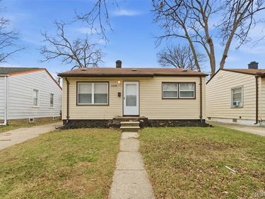 11310 Chalmers Avenue, Warren, MI 48089
