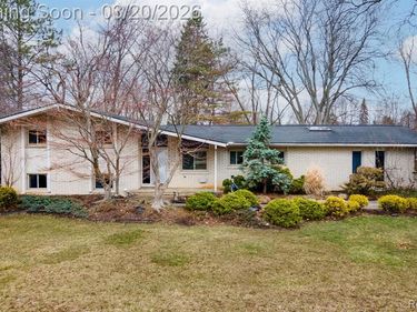 5832 Shaun Road, West Bloomfield Twp, MI 48322