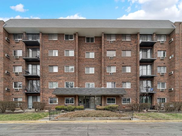 4731 Saint Joseph Creek Road, Unit 4E, Lisle, IL 60532