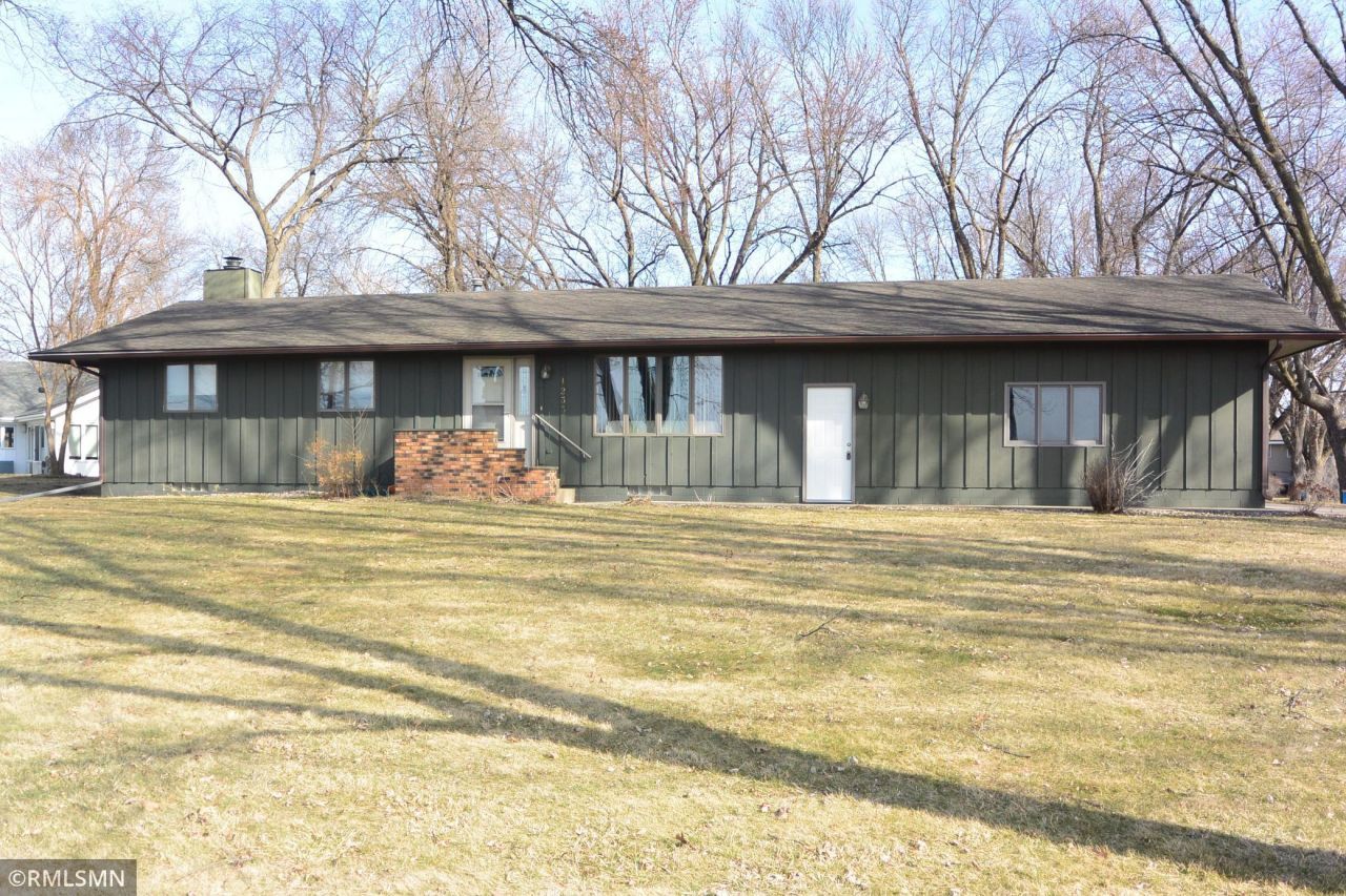 1235 1st Street E, Glencoe, MN 55336 Main Photo