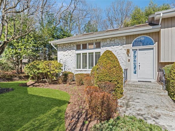 12 Stone Gate Court , Smithtown, NY 11787