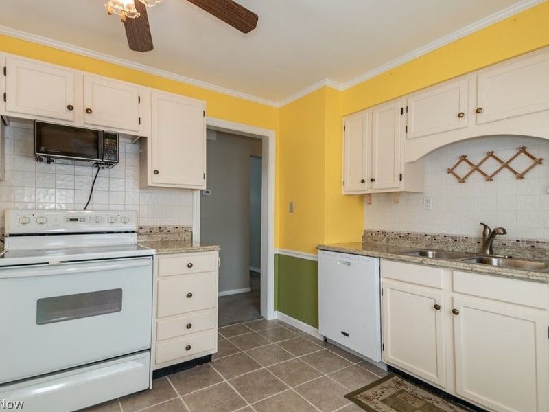 669 Belmont Drive , Painesville, OH 44077 Photo 10