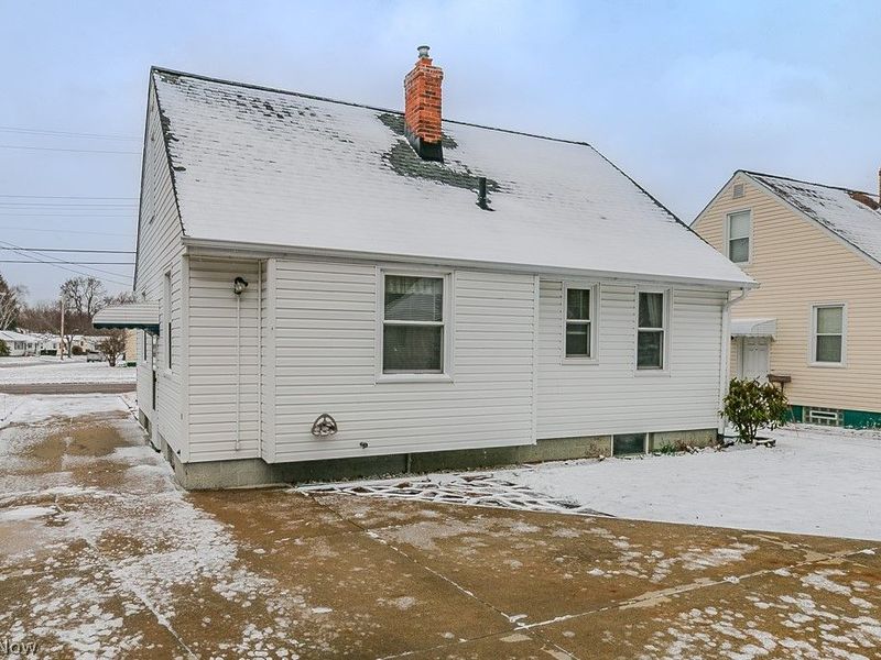 669 Belmont Drive , Painesville, OH 44077 Photo 5