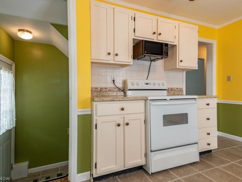 669 Belmont Drive , Painesville, OH 44077 Photo 8