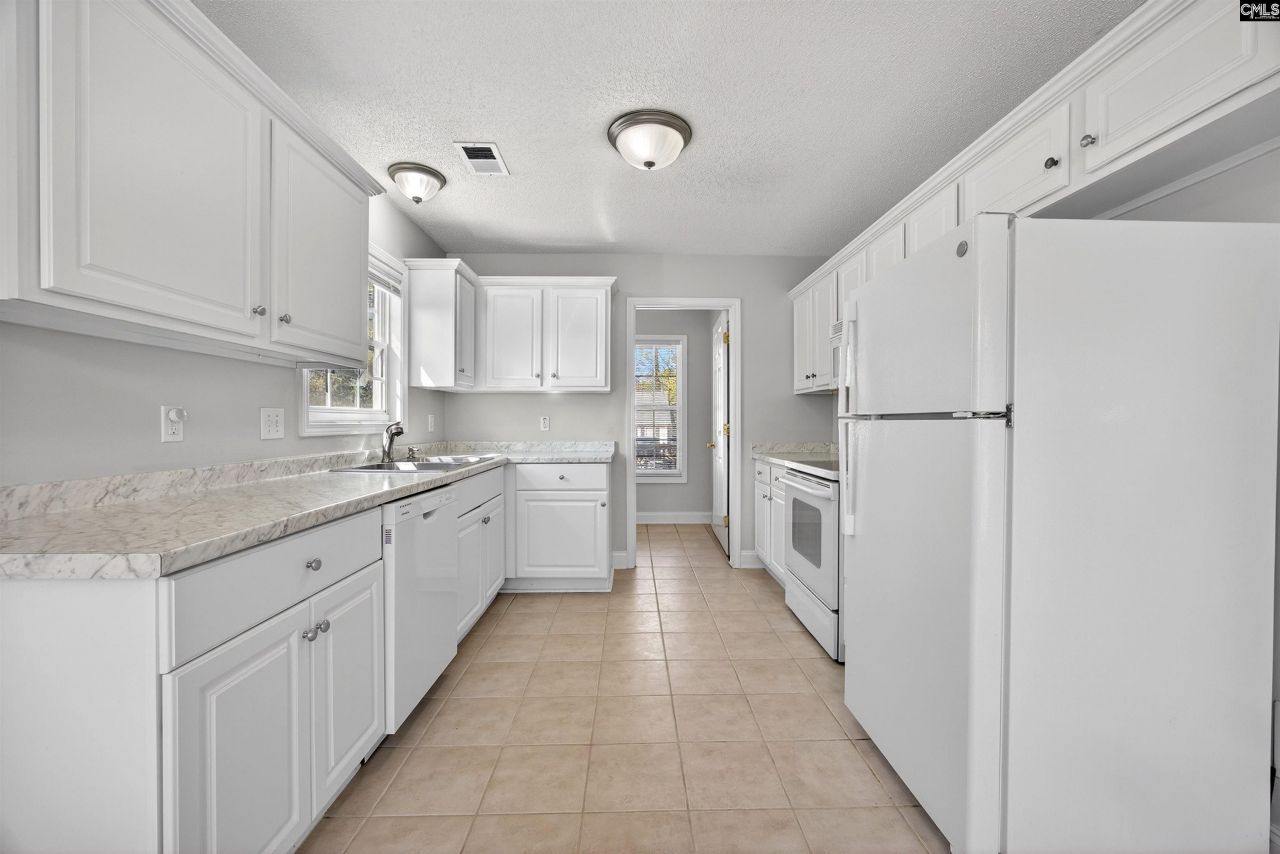 628 Burnside Drive  Photo 11