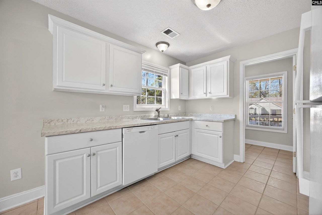 628 Burnside Drive  Photo 12