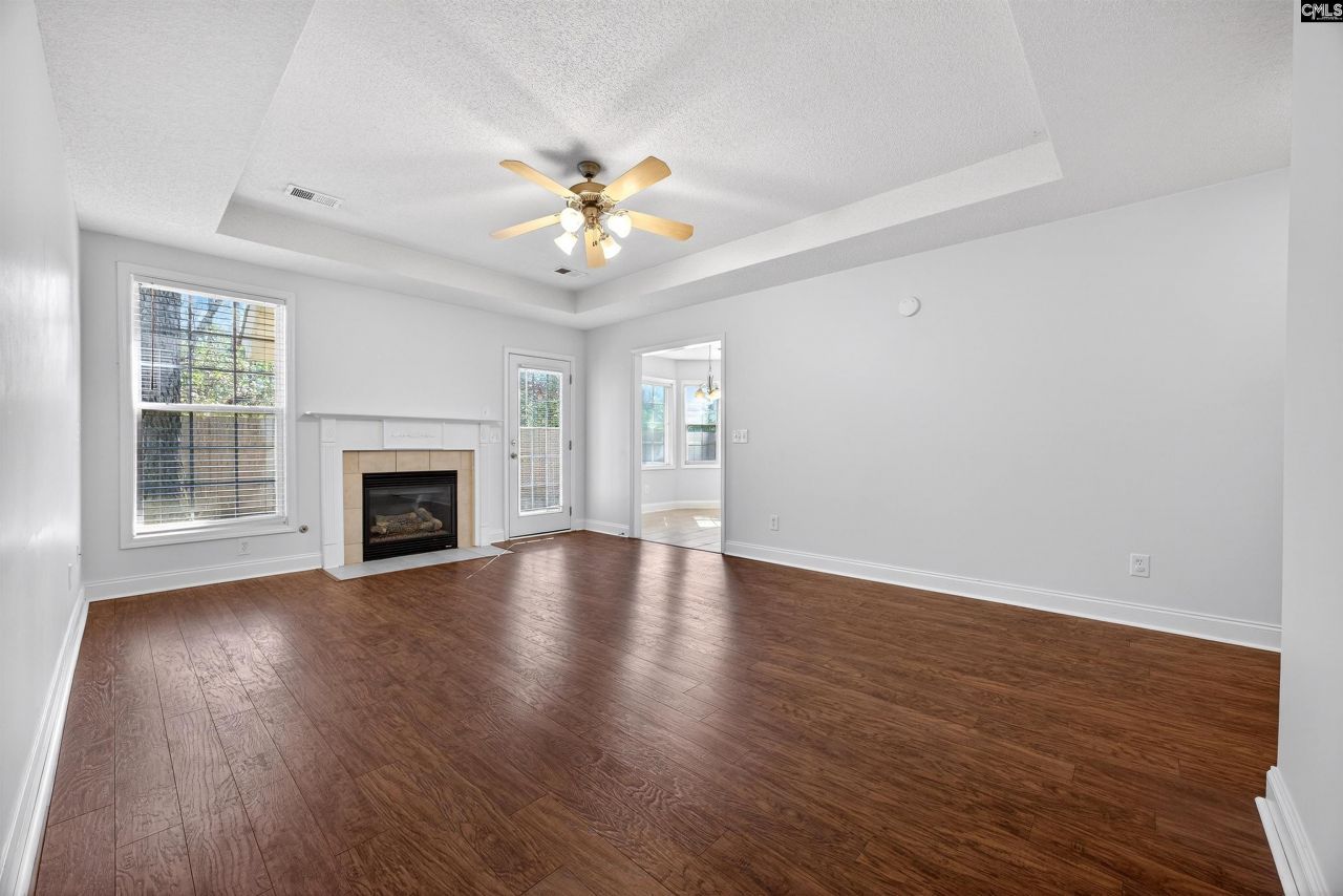 628 Burnside Drive  Photo 4