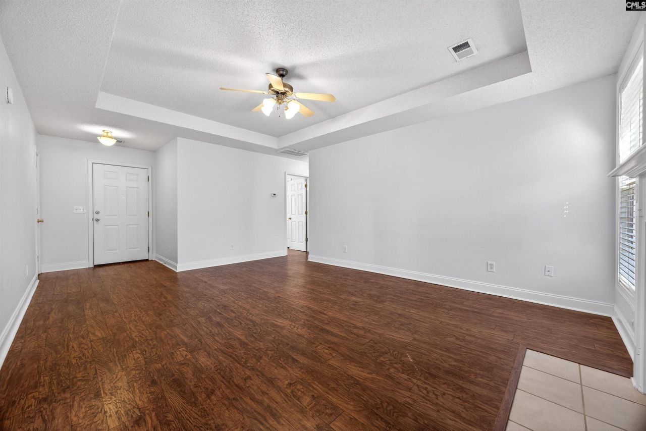 628 Burnside Drive  Photo 6