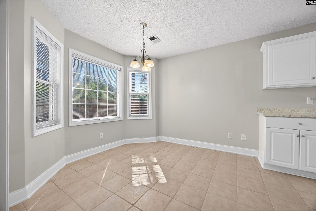 628 Burnside Drive  Photo 7