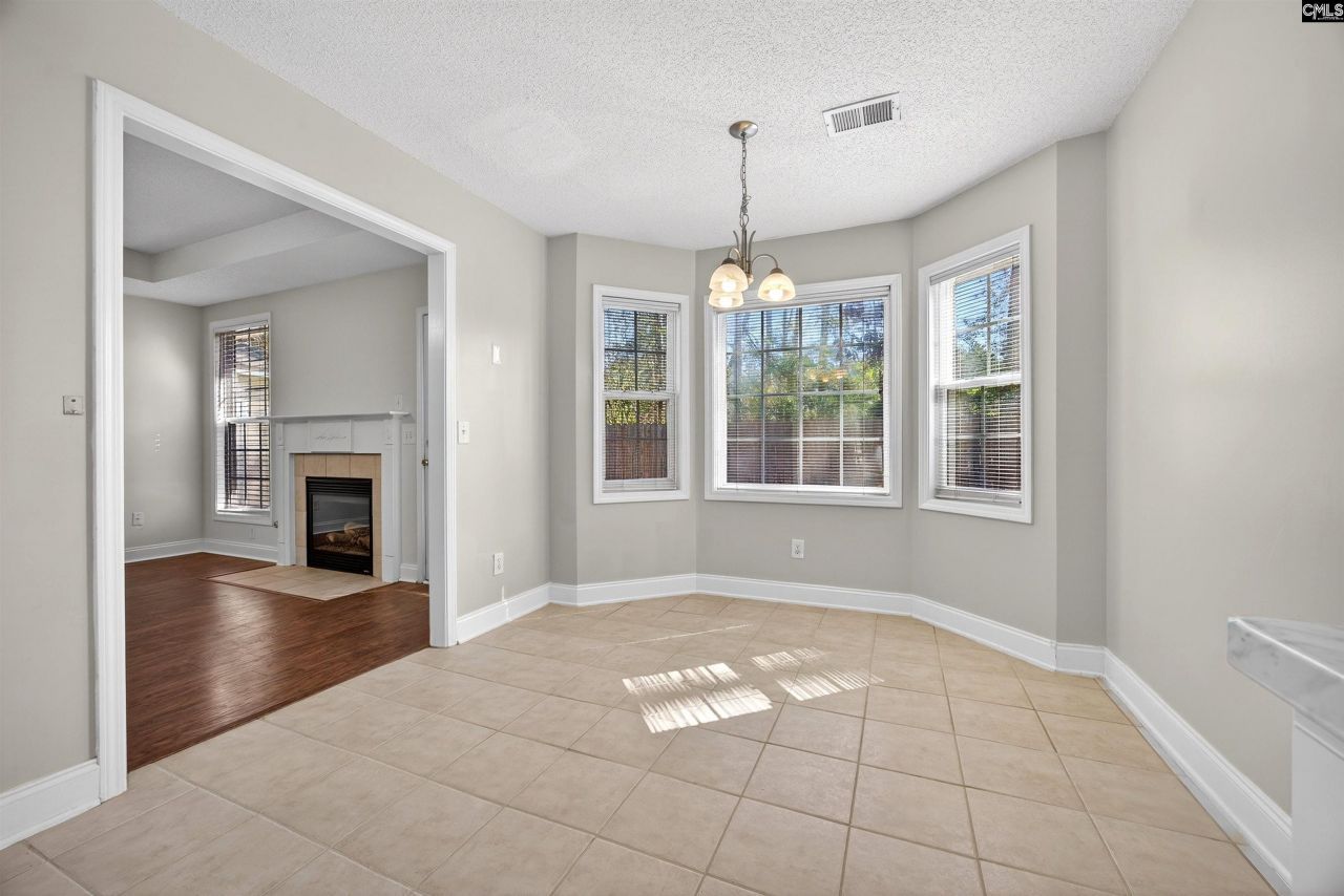 628 Burnside Drive  Photo 8