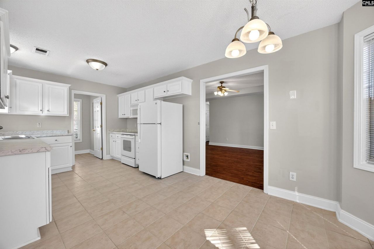 628 Burnside Drive  Photo 9