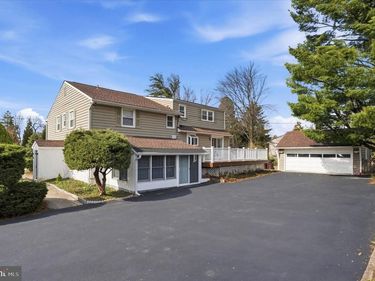 898 CRESTLINE DRIVE, BLUE BELL, PA 19422