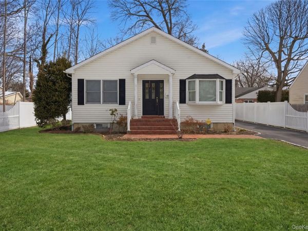 43 Ridgeway Boulevard, Bay Shore, NY 11706