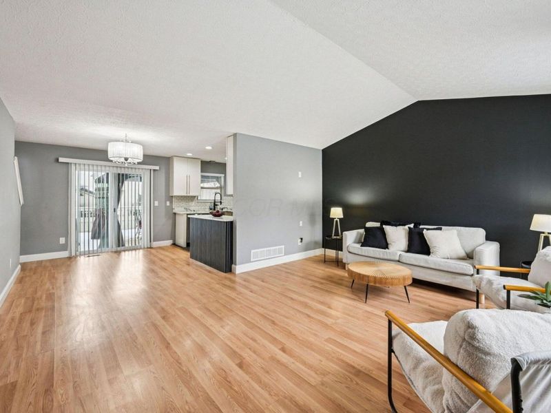 3936 Highland Bluff Drive, Groveport, OH 43125 Photo 3