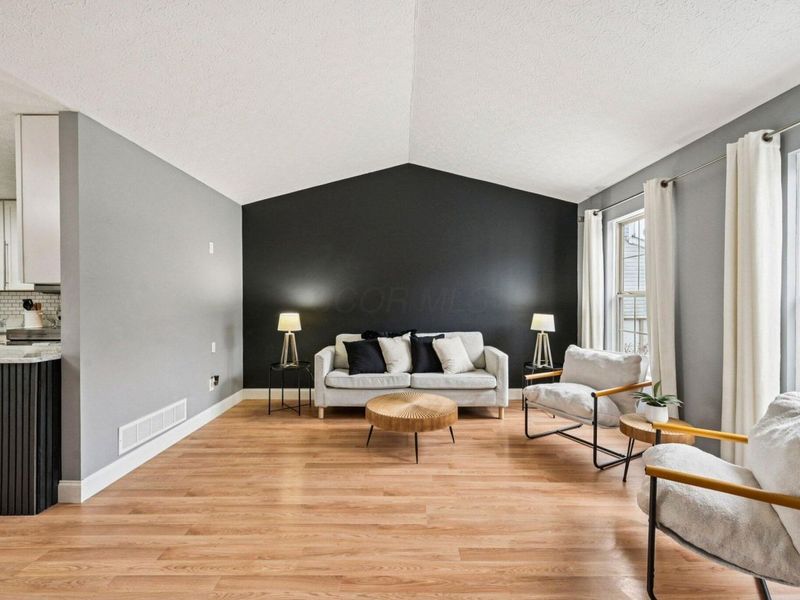 3936 Highland Bluff Drive, Groveport, OH 43125 Photo 4