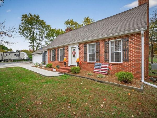 115 Sunset Dr, Livingston, TN 38570