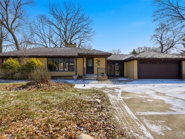 6006 Rosetta Street, Dearborn Heights, MI 48127