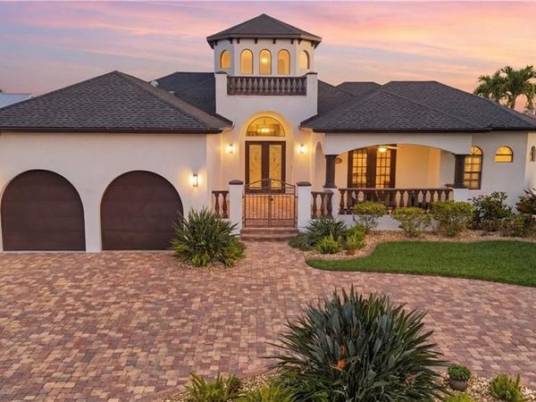 1929 Palaco Grande PKWY, CAPE CORAL, FL 33904