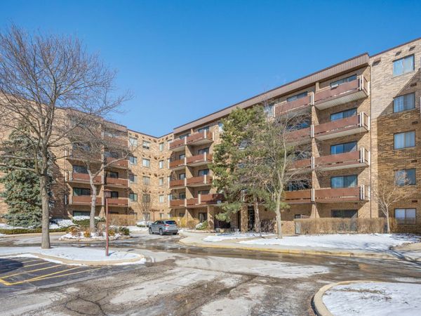 720 Wellington Avenue , Unit 117, Elk Grove Village, IL 60007