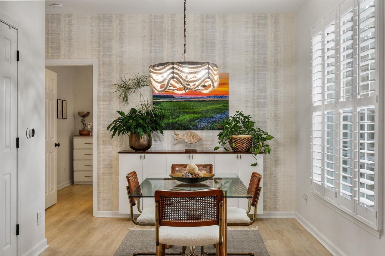 1600 Long Grove Drive Photo 10